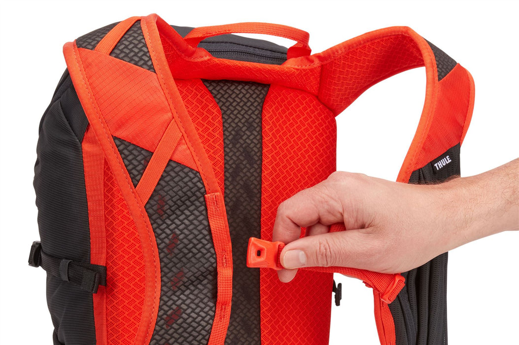 Thule AllTrail 15L Lightweight Hiking Pack Thule - Bars 4 Cars